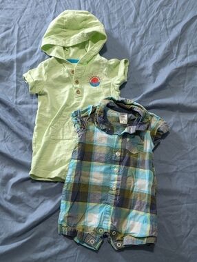 Lot Of 2 Carters 6M. One Piece Rompers Outfits *S13